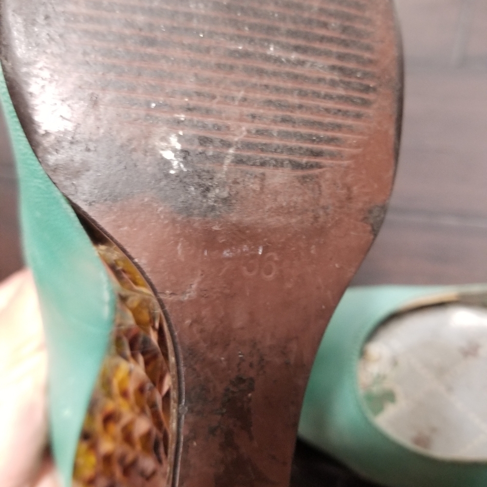 Anthropologie size 6 heels - Picture 6 of 10
